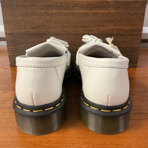 Dr. Martens Women Adrian YS Ivory Leather Tassel Kiltie Loafer Size 6 - Picture 3 of 8